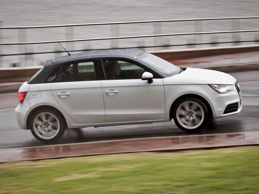  Audi A1 Sportback TFSI (8X) 2012 года  (AU) (фото 7 из 18)